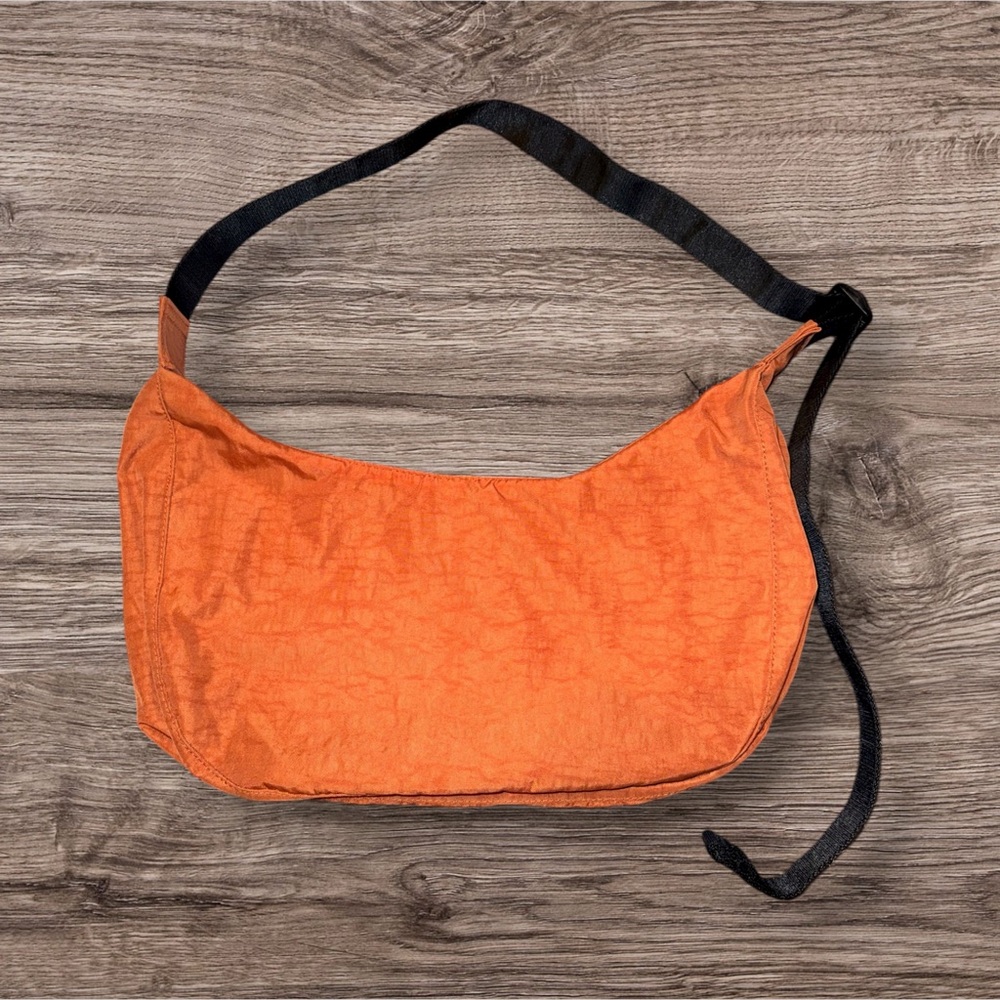 BAGGU Rhubarb Medium Nylon Crescent Bag